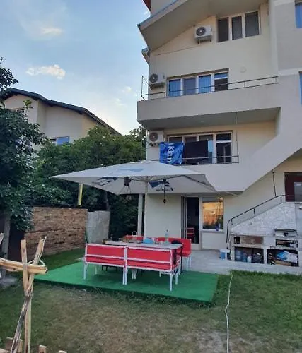 нашата къща 